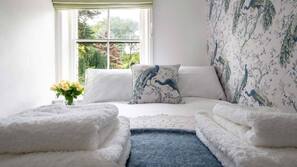 Iron/ironing board, free WiFi, linens
