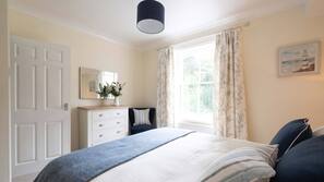 Iron/ironing board, free WiFi, linens