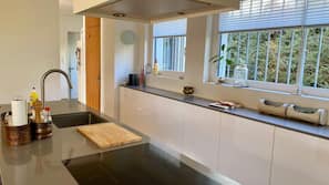 Oven, hob, dishwasher, coffee/tea maker