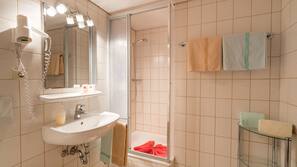 Dusche, Seife, Shampoo, Toilettenpapier