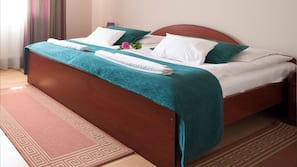 In-room safe, iron/ironing board, free WiFi, linens