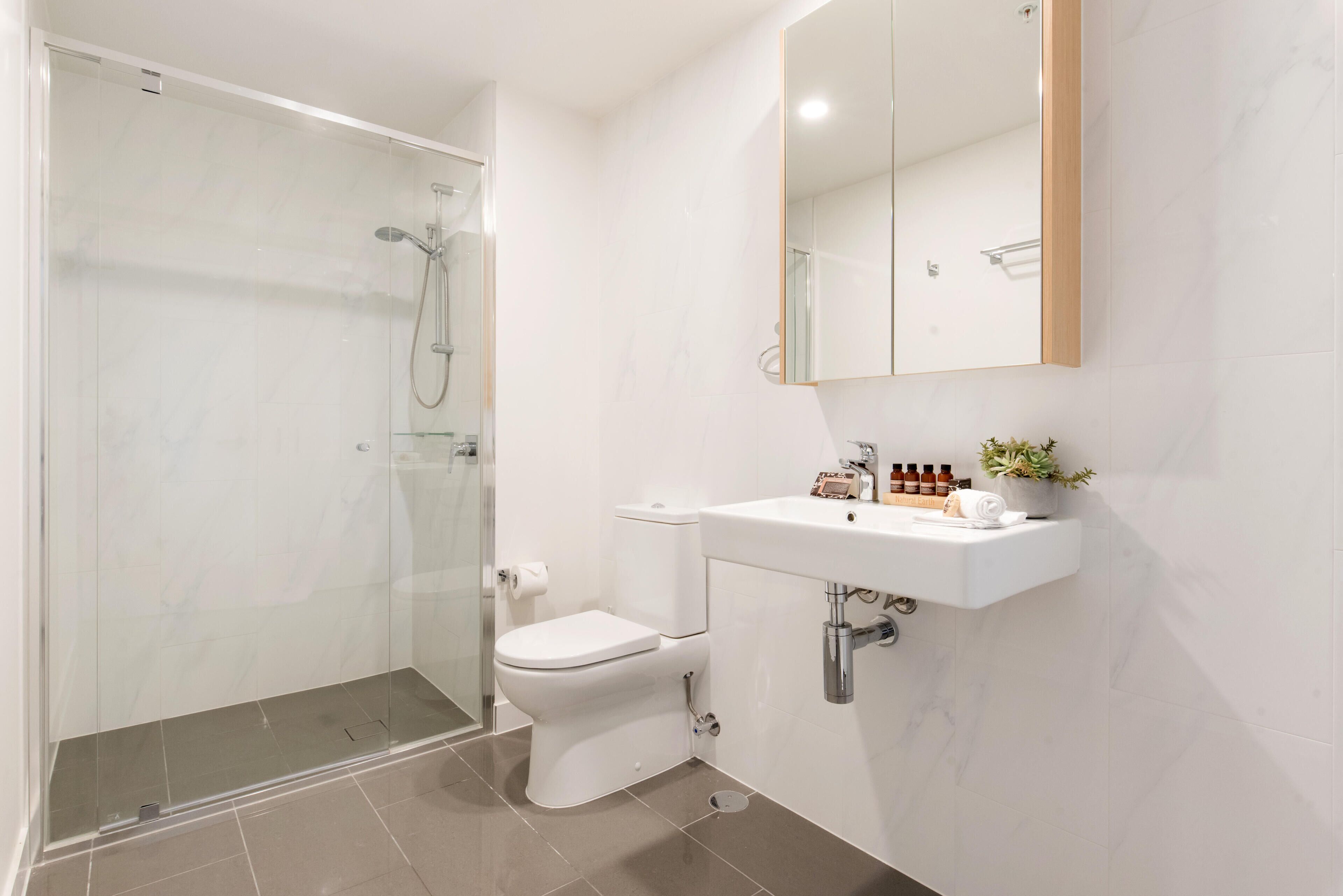 Southbank Queen Suite | POOL, GYM, SPA & SAUNA