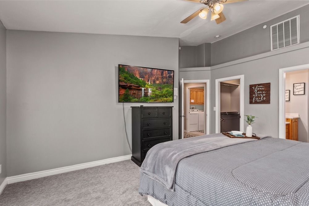 La Verkin 153 Private Pool, Spacious Backyard, Game Room, and Near