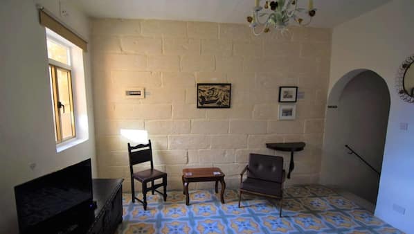1 bedroom, iron/ironing board, free WiFi, linens