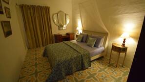 1 bedroom, iron/ironing board, free WiFi, linens