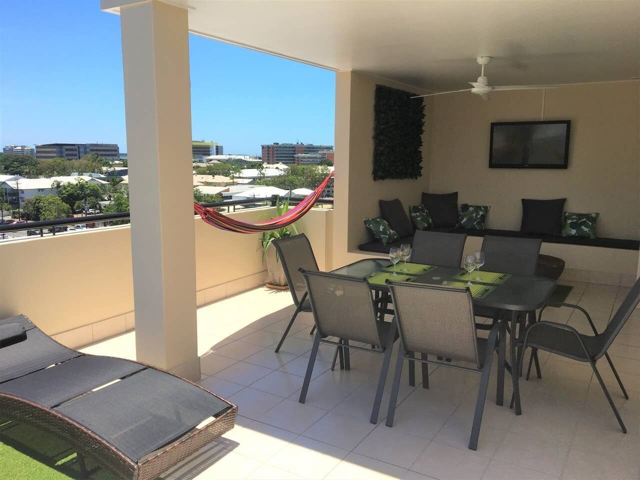 Beautiful Penthouse Private Rooftop w/ Spa, Gym, TV