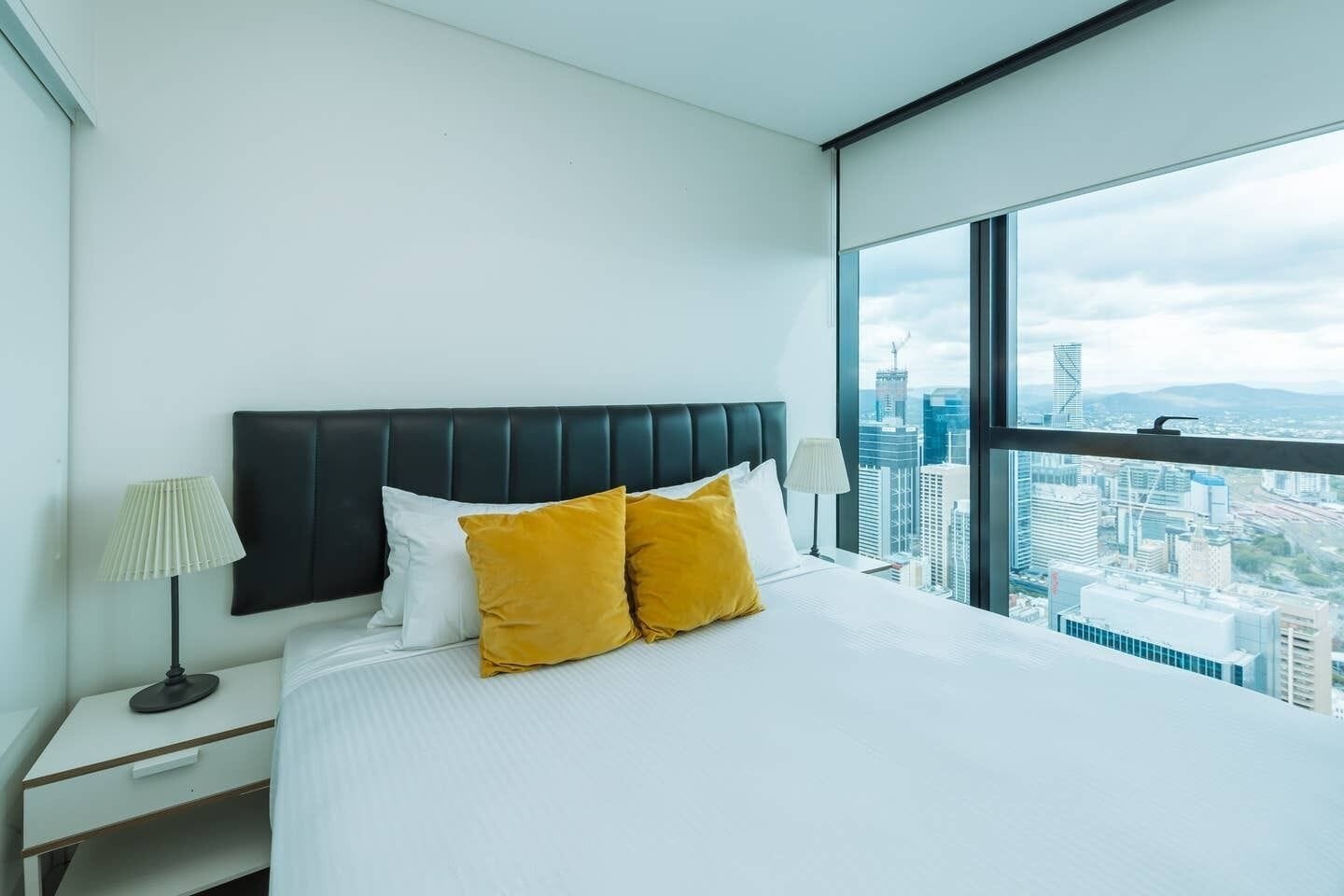 Tallest Tower in CBD 2 Bedroom apt With Pool & Gym