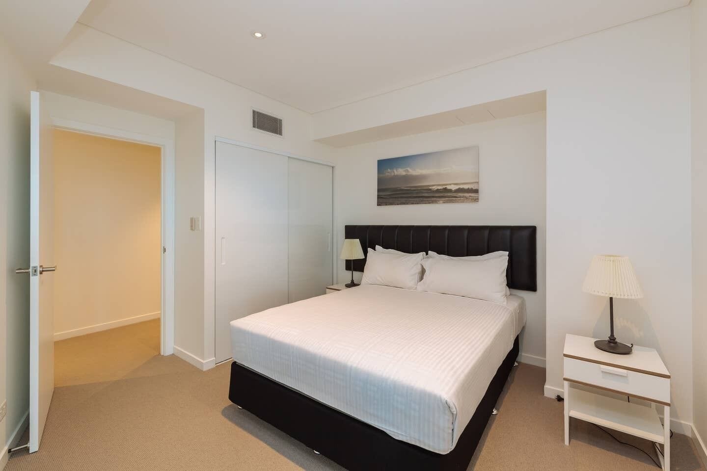 Tallest Tower in CBD 2 Bedroom apt With Pool & Gym