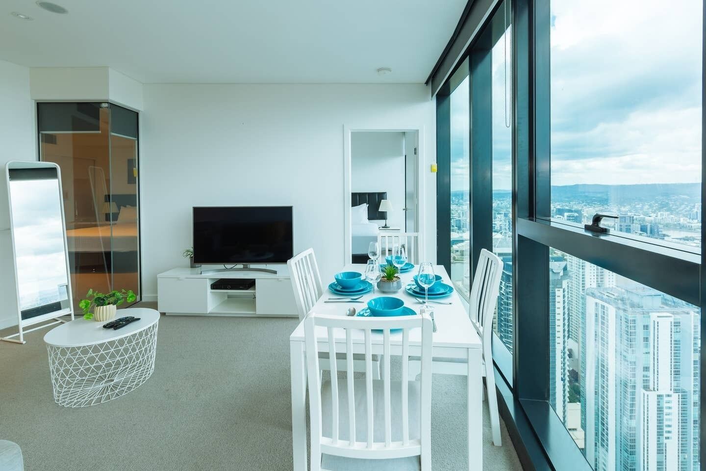 Tallest Tower in CBD 2 Bedroom apt With Pool & Gym