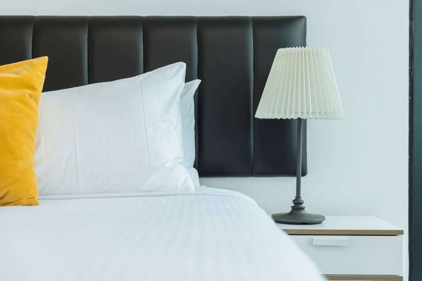 Tallest Tower in CBD 2 Bedroom apt With Pool & Gym