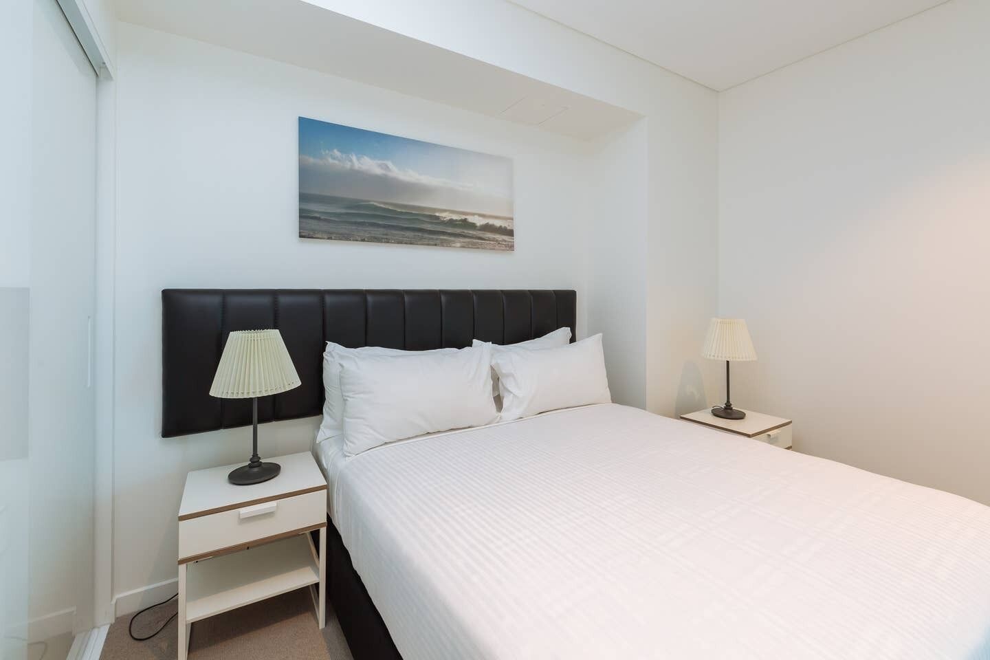 Tallest Tower in CBD 2 Bedroom apt With Pool & Gym