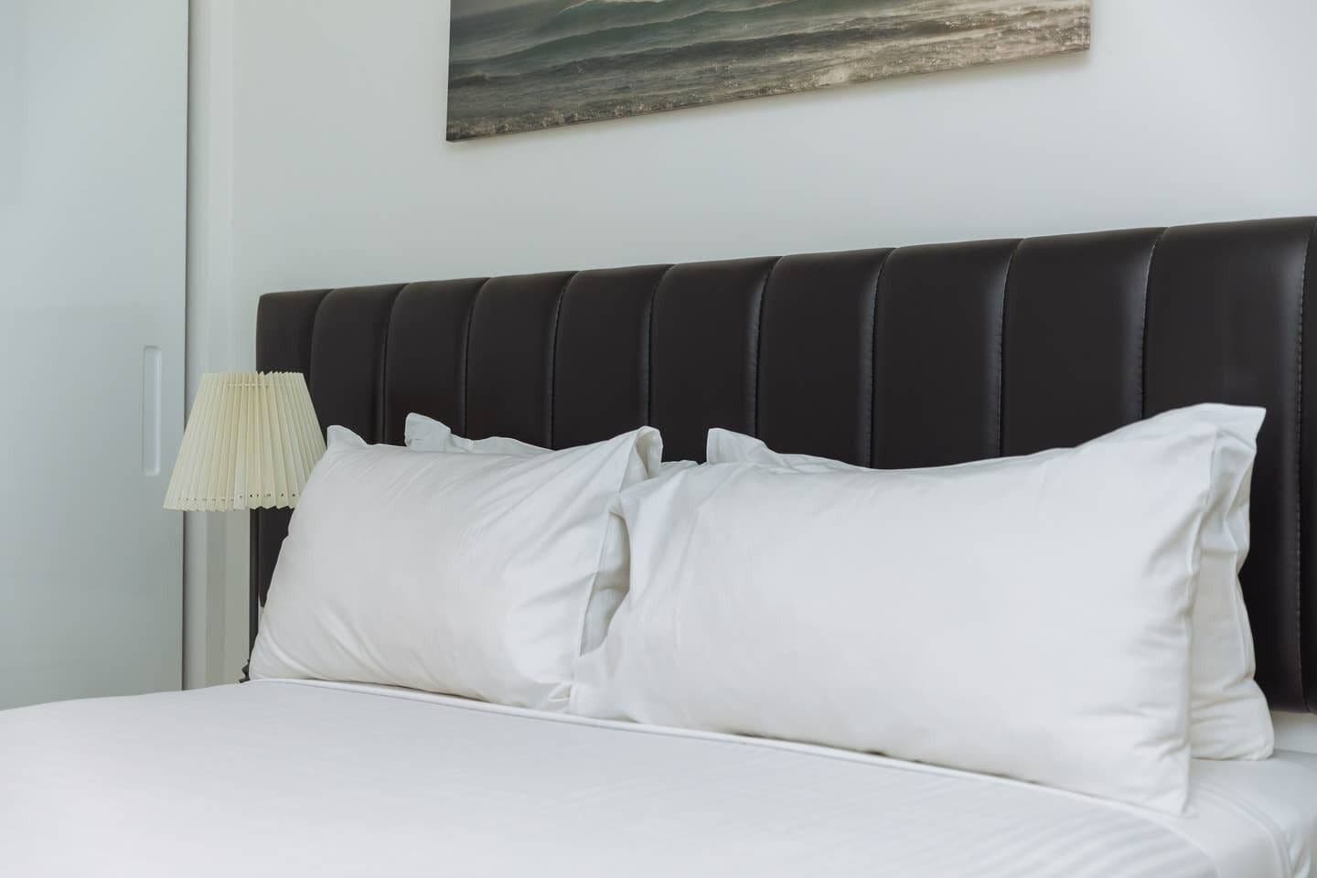 Tallest Tower in CBD 2 Bedroom apt With Pool & Gym