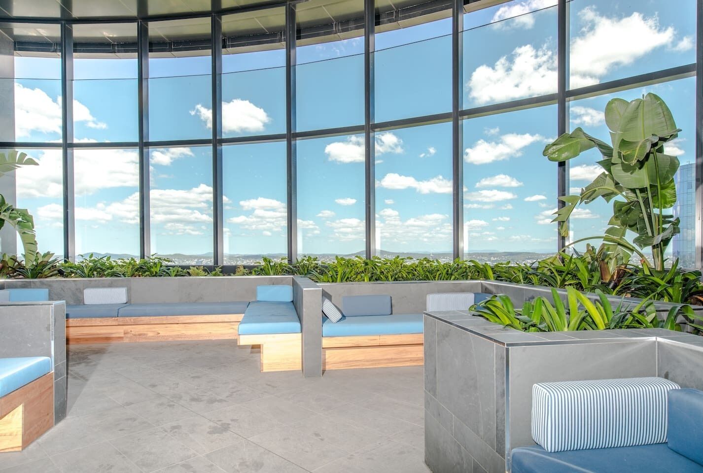 Tallest Tower in CBD 2 Bedroom apt With Pool & Gym