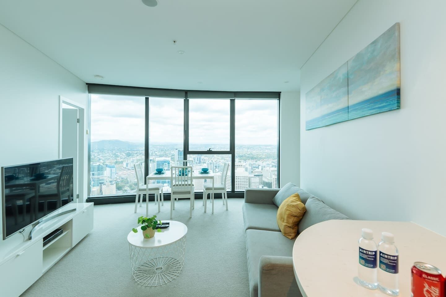 Tallest Tower in CBD 2 Bedroom apt With Pool & Gym