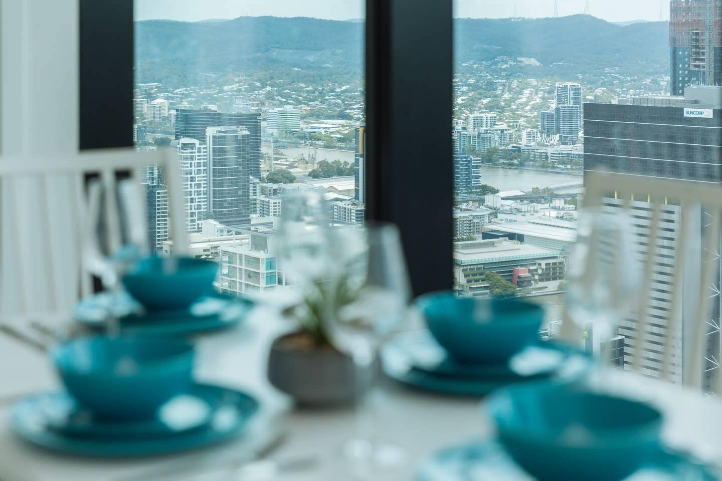 Tallest Tower in CBD 2 Bedroom apt With Pool & Gym