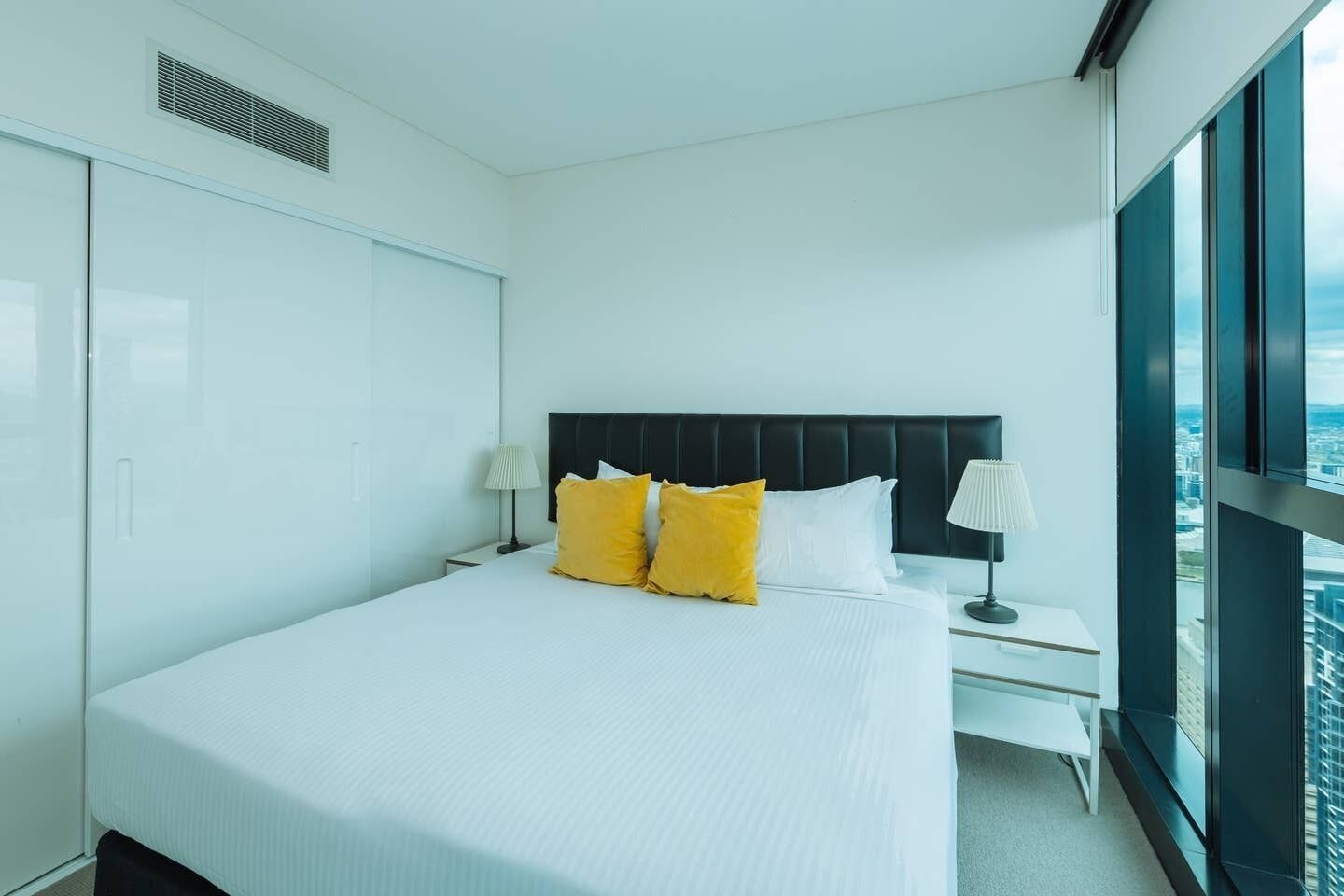 Tallest Tower in CBD 2 Bedroom apt With Pool & Gym