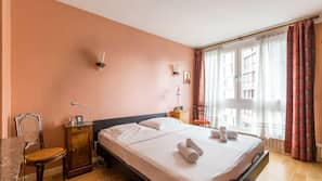 3 bedrooms, desk, iron/ironing board, free WiFi