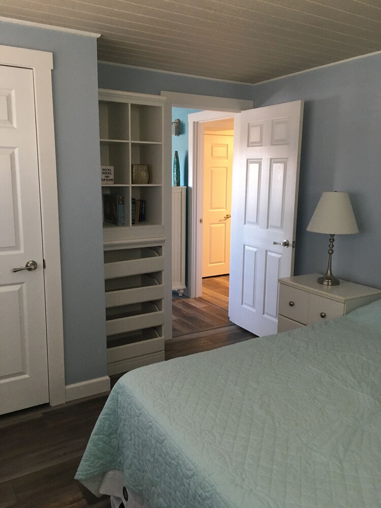 TROPICAL BLISS 1 BEDROOM CONDO OVERLOOKING LAKE NEXT TO BAGNELL DAM