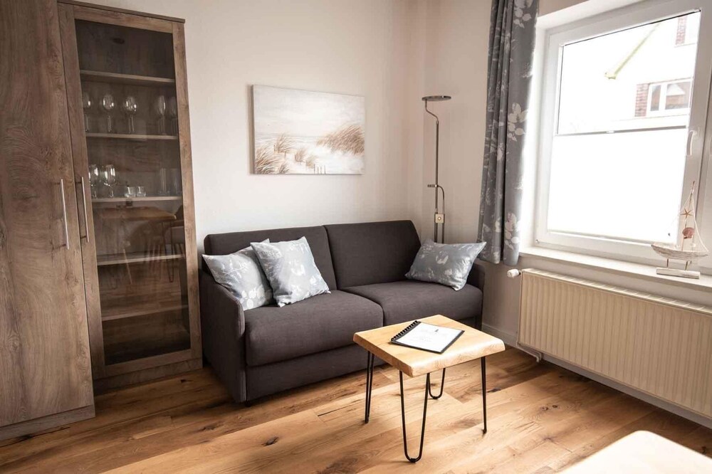Ferienwohnung 2 Strandnah Und Mit Strandkorb Im Haus Seeluft In Duhnen Cuxhaven Room Prices Reviews Travelocity