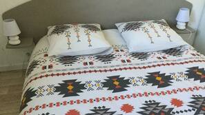 2 chambres, lits bébé, draps fournis