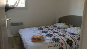 2 chambres, lits bébé, draps fournis