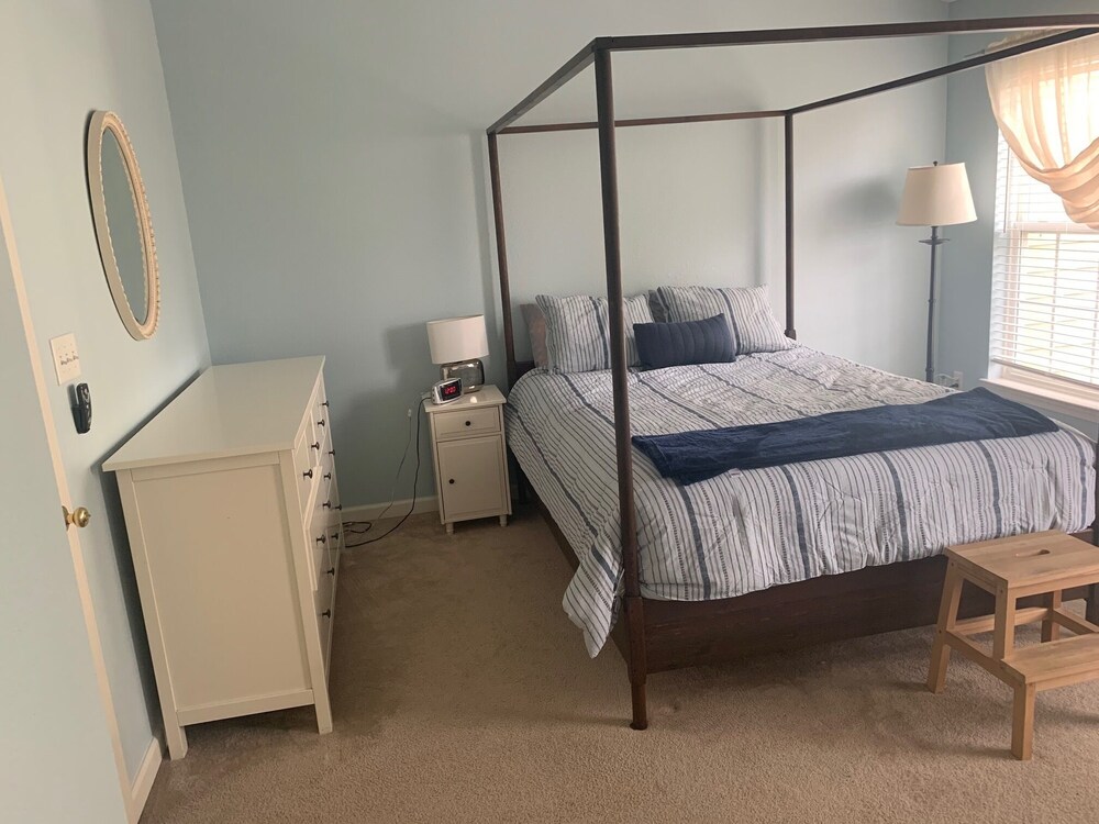 Newly renovated Bethany Townhouse w/ community pool and boat launch