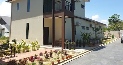 D' Qamar Guesthouse
