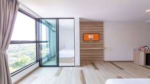 Luxury Triple Room | Blackout drapes, free WiFi