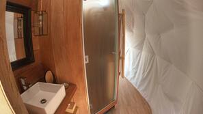 Dusche, Haartrockner, Bademäntel, Handtücher