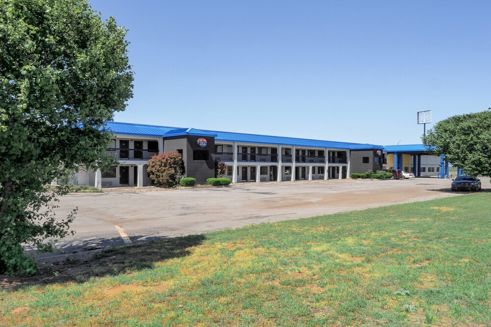 Lonestar Inn & Suites, Erick OK Hwy 40 BY OYO in Erick Best Rates