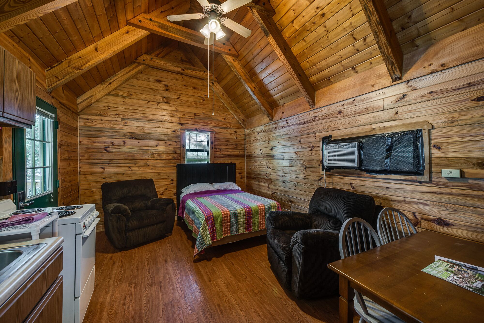 Lakeview Cabin at Marina on Dale Hollow Lake Near Standing Stone State Park in Cookeville, United States