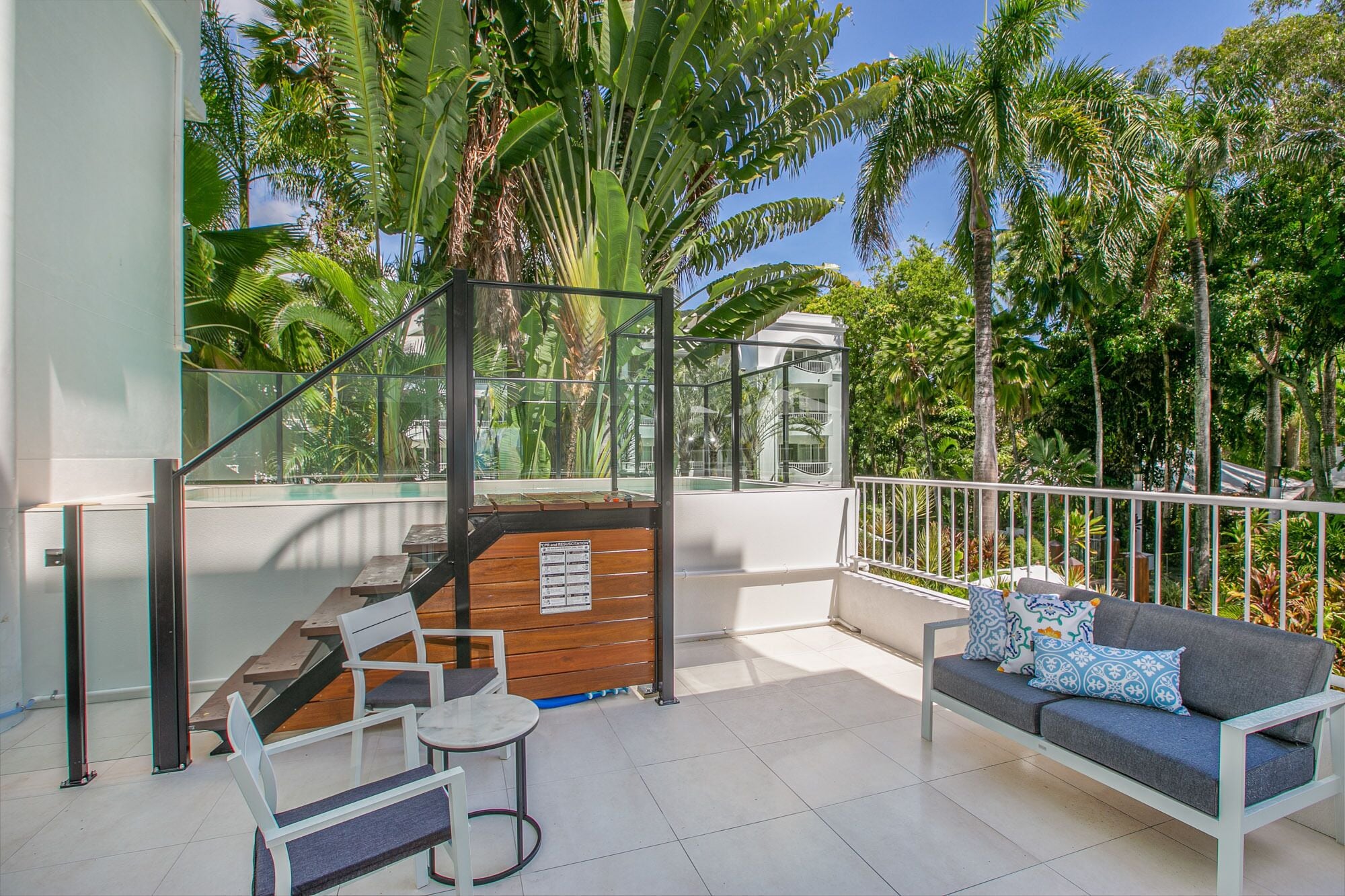 Absolute Beachfront Apt w Private Pool