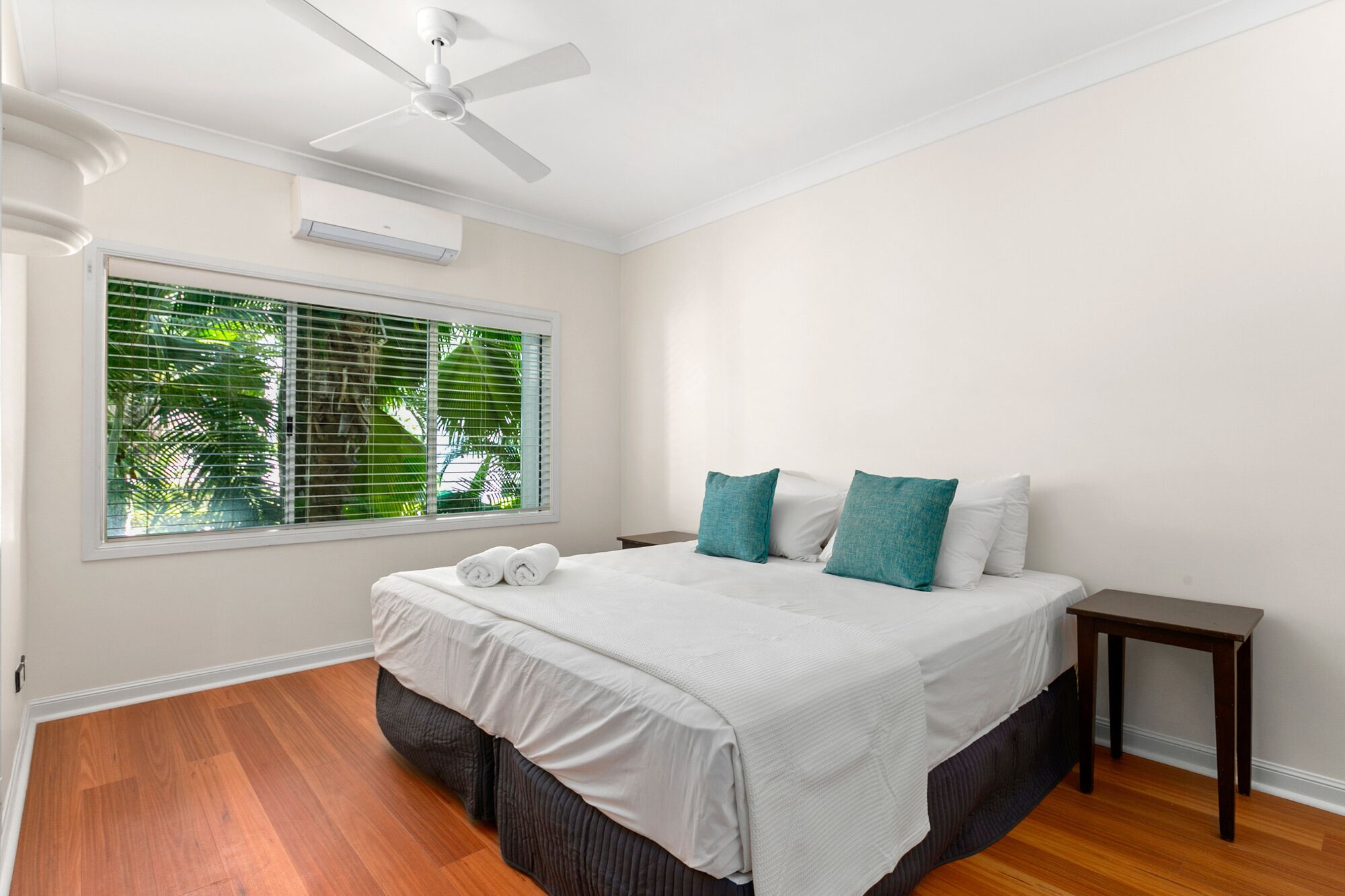 Absolute Beachfront Apt w Private Pool