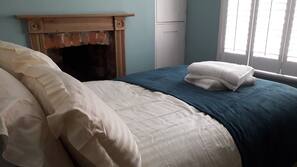 3 bedrooms, iron/ironing board, free WiFi, linens