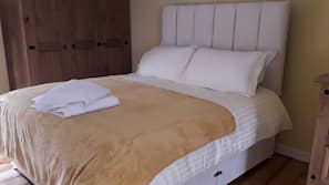 3 bedrooms, iron/ironing board, free WiFi, linens