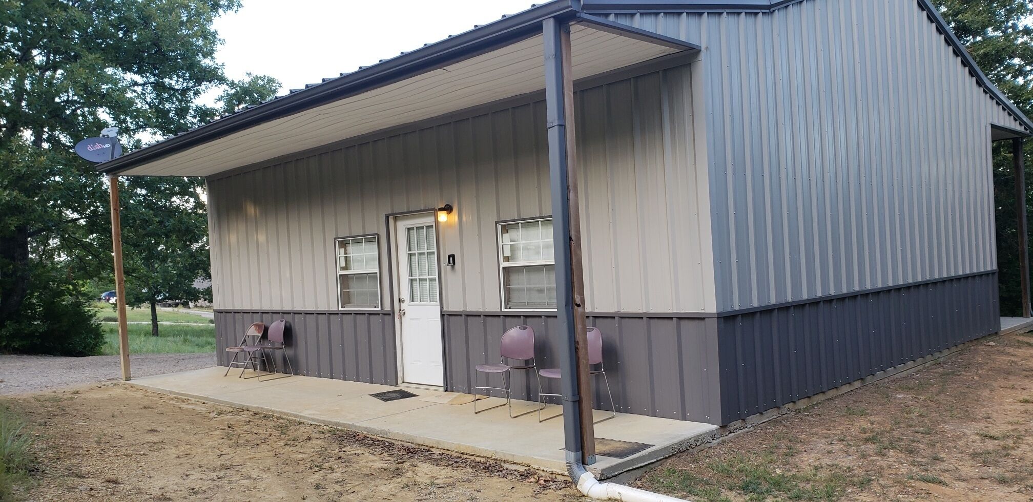 Cute 2 Bedroom Cabin surrounded by trees in Ardmore, United States
