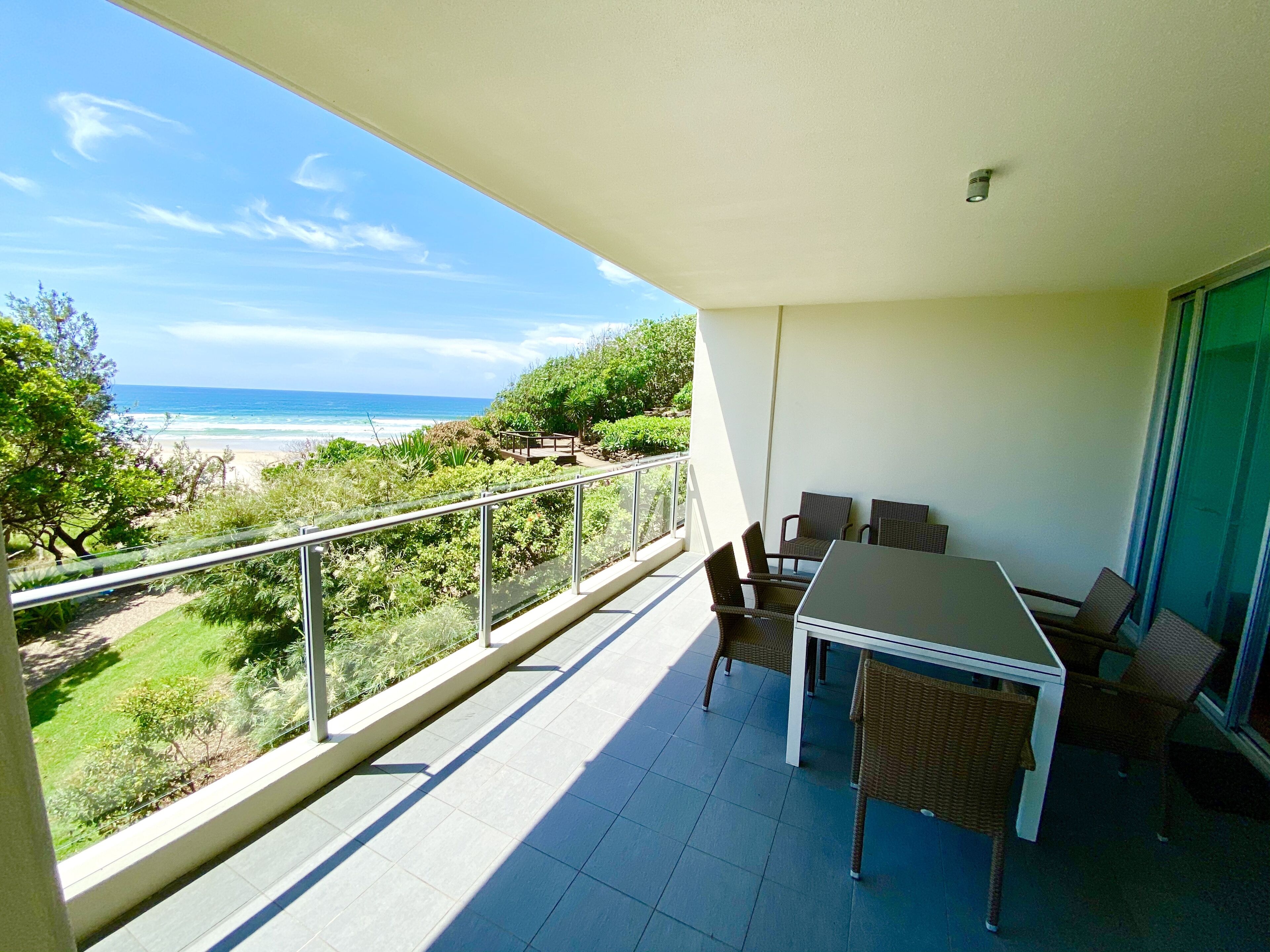SPACIOUS BEACH PAD – AMAZING OCEAN VIEWS - CABARITA BEACH