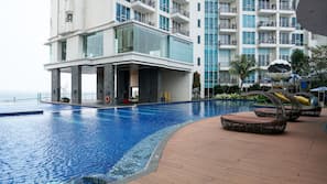 Kolam renang outdoor