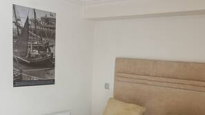 In-room safe, desk, iron/ironing board, free WiFi