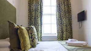 In-room safe, desk, iron/ironing board, free WiFi
