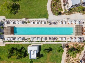 3 outdoor pools