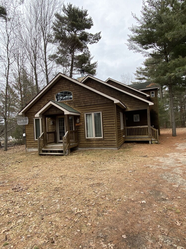 (Oak Cabin) Cottage in the Woods, Beach Access - Pets OK