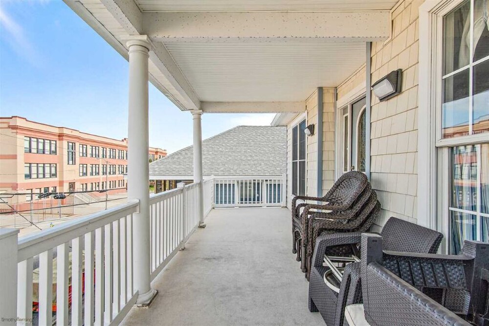 4 bedroom, 2 bath condo. Short walk to beach, boardwalk and convention center.