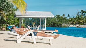 Private beach, white sand, sun-loungers, beach towels