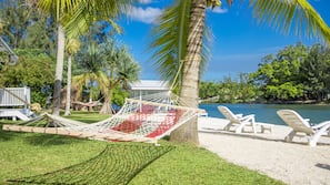 Private beach, white sand, sun-loungers, beach towels