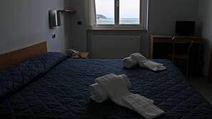 In-room safe, desk, free WiFi