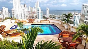 2 piscinas al aire libre