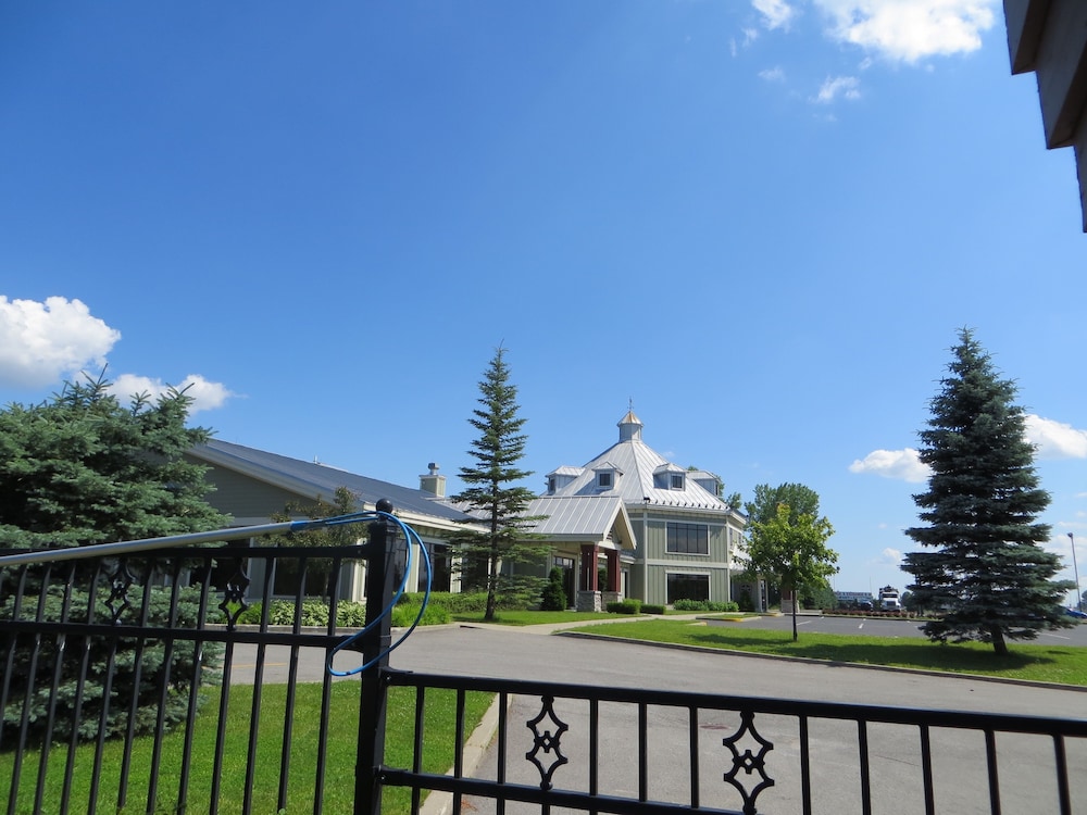 Hotel St. Bernard in St-Bernard-de-Lacolle | Best Rates & Deals on Orbitz