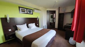 Memory foam beds, desk, laptop workspace, blackout drapes