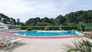 2 outdoor pools, pool umbrellas, sun loungers